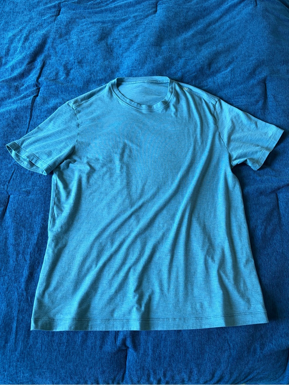 lululemon athletica Men's Tshirt blue size large